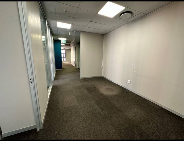 1,037M² OFFICE TO LET IN ROSEBANK